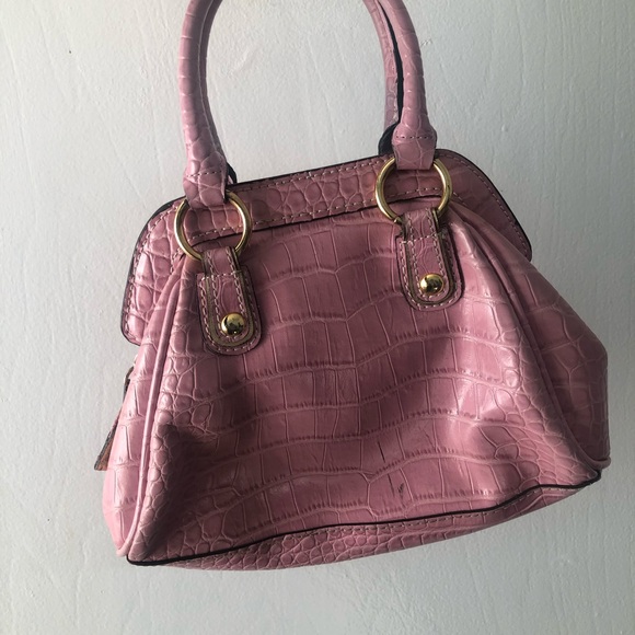Super cute *small* pink Guess purse - Picture 5 of 7